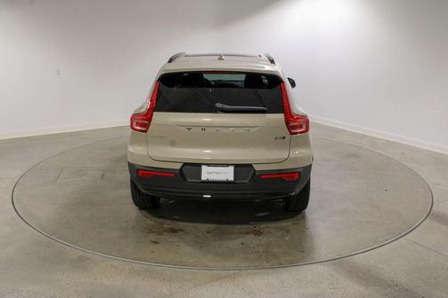 2026 Volvo XC40 B5 Ultra