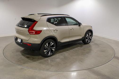 2026 Volvo XC40 B5 Ultra