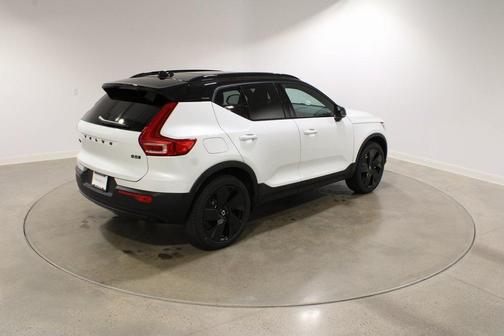 2026 Volvo XC40 B5 Ultra Black Edition