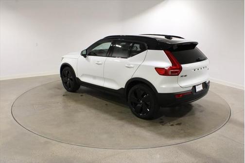 2026 Volvo XC40 B5 Ultra Black Edition