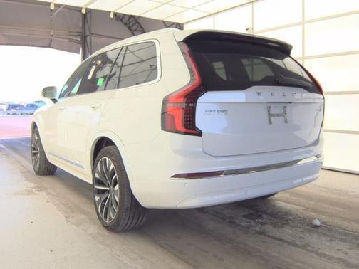 2025 Volvo XC90 B5 Plus 7-Seater