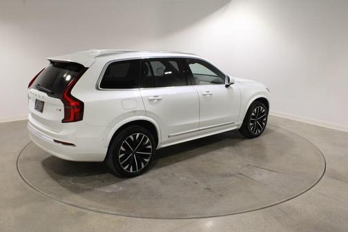 2025 Volvo XC90 B5 Plus 7-Seater
