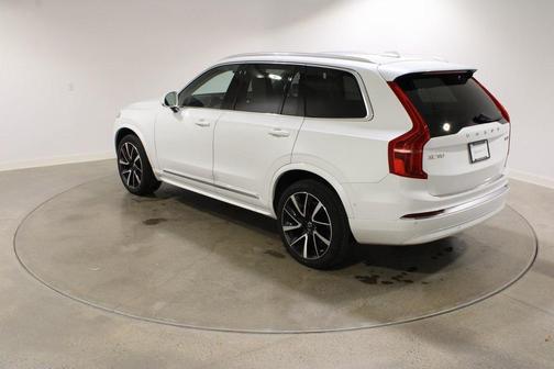 2024 Volvo XC90 B6 Plus Bright Theme 6-Seater