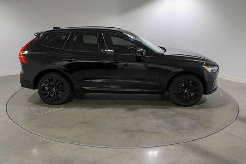 2023 Volvo XC60 Plus Dark Theme