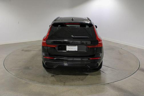 2023 Volvo XC60 Plus Dark Theme