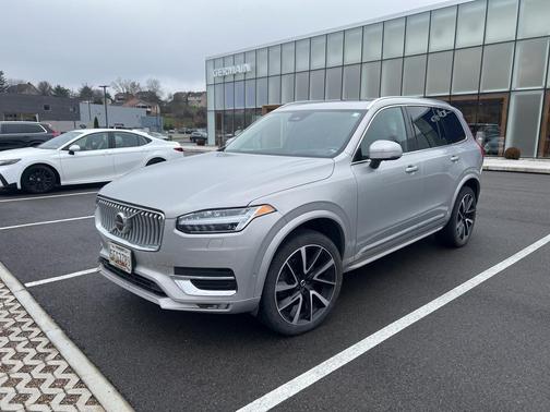 2023 Volvo XC90 B5 Plus