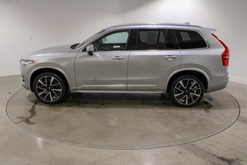 2023 Volvo XC90 B5 Plus