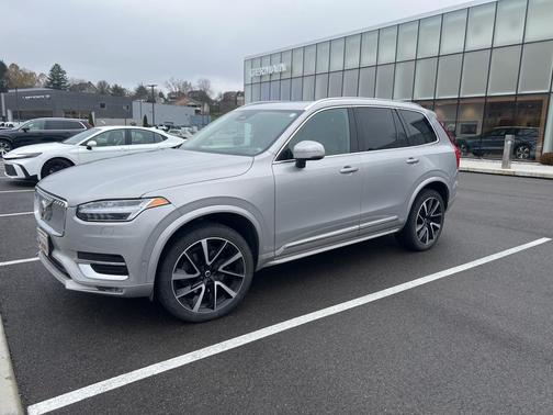 2023 Volvo XC90 B5 Plus