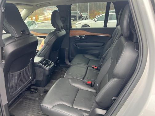 2023 Volvo XC90 B5 Plus