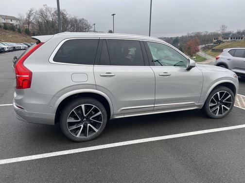 2023 Volvo XC90 B5 Plus