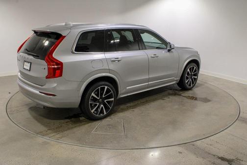 2023 Volvo XC90 B5 Plus