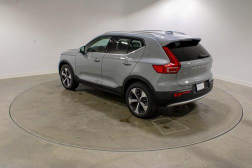 2025 Volvo XC40 B5 Core Bright Theme