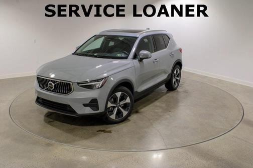 2025 Volvo XC40 B5 Core Bright Theme
