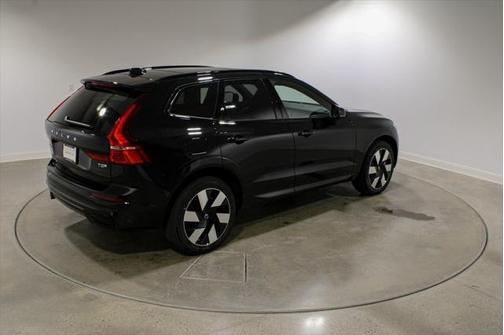 2025 Volvo XC60 Plug-In Hybrid T8 Plus