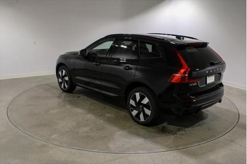 2025 Volvo XC60 Plug-In Hybrid T8 Plus