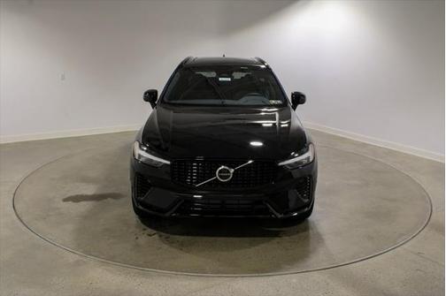 2025 Volvo XC60 Plug-In Hybrid T8 Plus