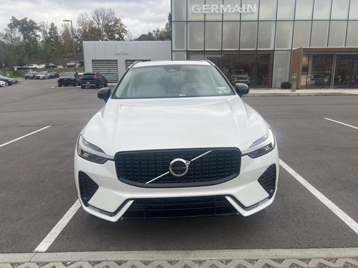 2024 Volvo XC60 B5 Plus Dark Theme