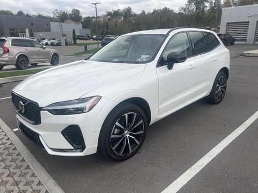 2024 Volvo XC60 B5 Plus Dark Theme