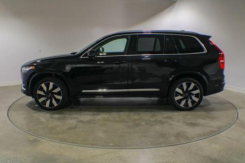 Onyx Black Metallic 2025 Volvo XC90 Plug-In Hybrid T8 Plus 6-Seater
