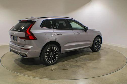 Aurora Silver 2026 Volvo XC60 B5 Ultra