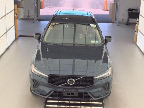 2025 Volvo XC60 B5 Ultra