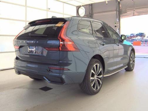 2025 Volvo XC60 B5 Ultra
