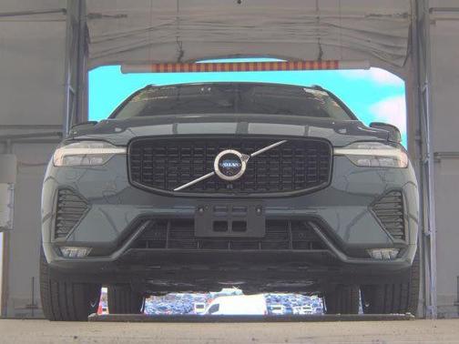 2025 Volvo XC60 B5 Ultra