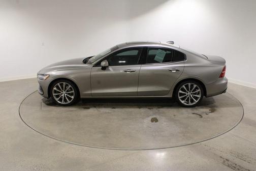 2020 Volvo S60 T6 Momentum