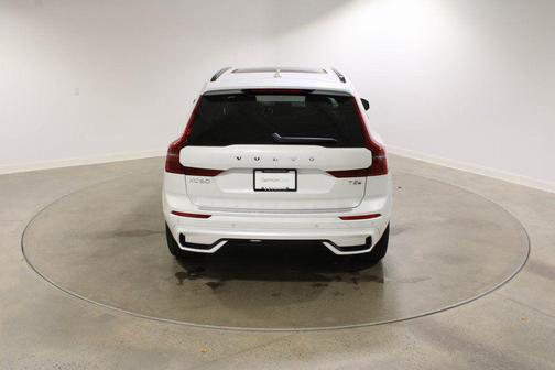 Crystal White Metallic 2026 Volvo XC60 Plug-In Hybrid T8 Ultra
