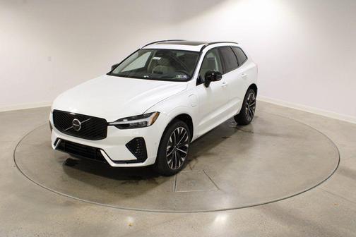 Crystal White Metallic 2026 Volvo XC60 Plug-In Hybrid T8 Ultra
