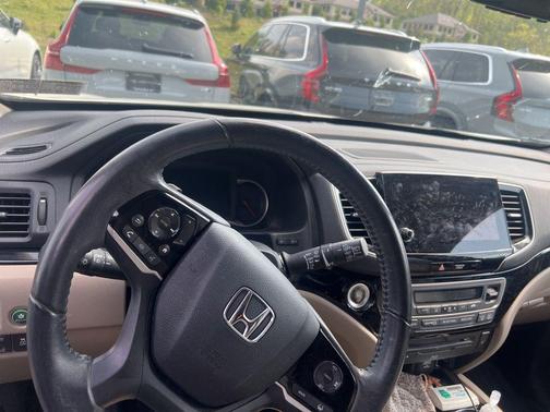 White Diamond Pearl 2019 Honda Pilot Touring 8-Passenger