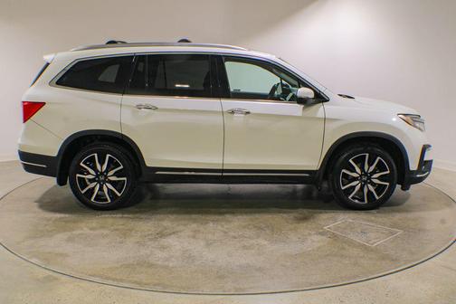 White Diamond Pearl 2019 Honda Pilot Touring 8-Passenger