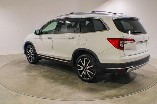 White Diamond Pearl 2019 Honda Pilot Touring 8-Passenger
