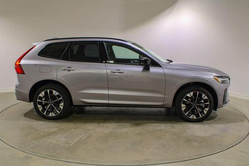 Aurora Silver 2026 Volvo XC60 B5 Plus