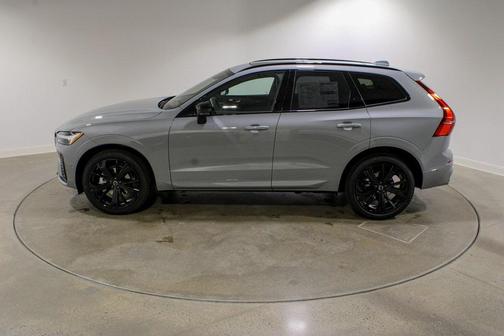 2026 Volvo XC60 B5 Ultra Black Edition