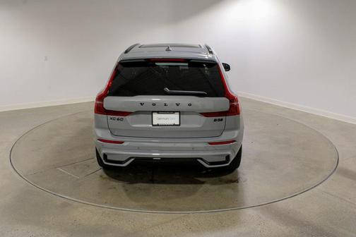 2026 Volvo XC60 B5 Ultra Black Edition