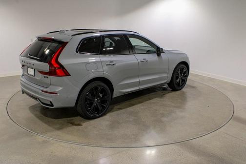 2026 Volvo XC60 B5 Ultra Black Edition