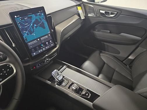 2026 Volvo XC60 B5 Ultra Black Edition