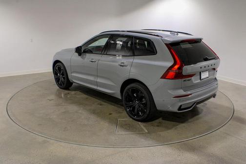 2026 Volvo XC60 B5 Ultra Black Edition