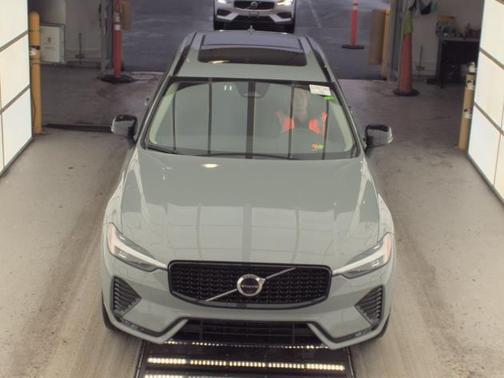 2025 Volvo XC60 B5 Plus