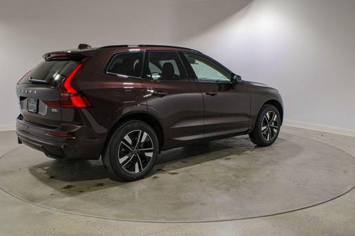 Mulberry Metallic 2026 Volvo XC60 B5 Core