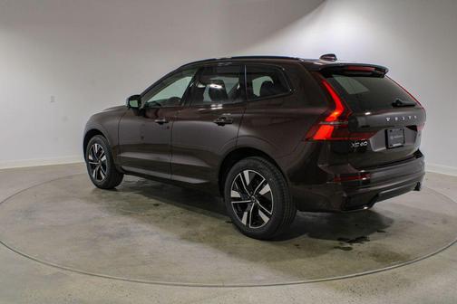 Mulberry Metallic 2026 Volvo XC60 B5 Core
