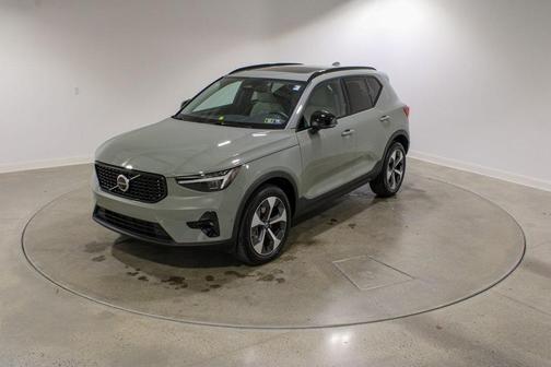 2025 Volvo XC40 B5 Plus Dark Theme
