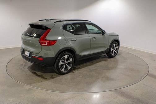 2025 Volvo XC40 B5 Plus Dark Theme