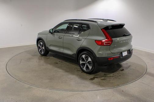 2025 Volvo XC40 B5 Plus Dark Theme