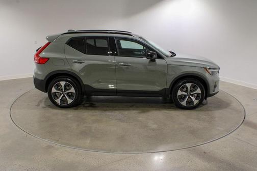 2025 Volvo XC40 B5 Plus Dark Theme