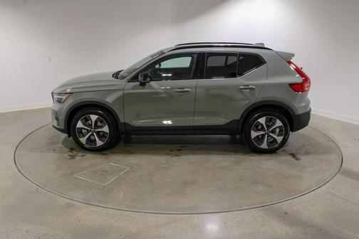 2025 Volvo XC40 B5 Plus Dark Theme