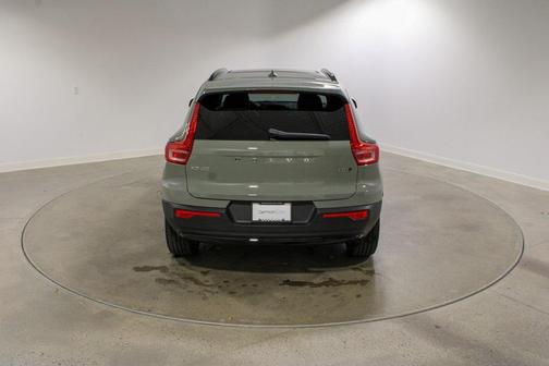 2025 Volvo XC40 B5 Plus Dark Theme