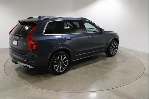 2019 Volvo XC90 T6 Momentum