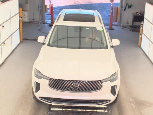 2025 Volvo XC90 B6 Plus 7-Seater